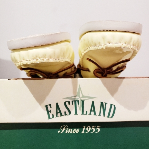 Eastland Yarmouth Leather Slip On Loafer - Picture 6 of 6